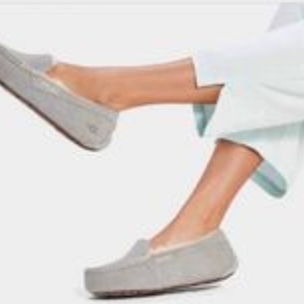 BRAND NEW UGG ANSLEY SLIPPERS SIZE 7 LIGHT GREY